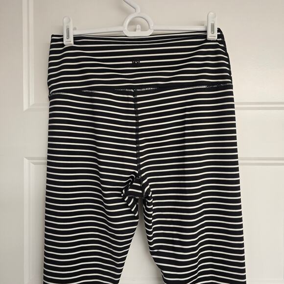 Women's Scorpio Sol Black & White High Waisted Athletic Leggings - Size Medium - Picture 6 of 10
